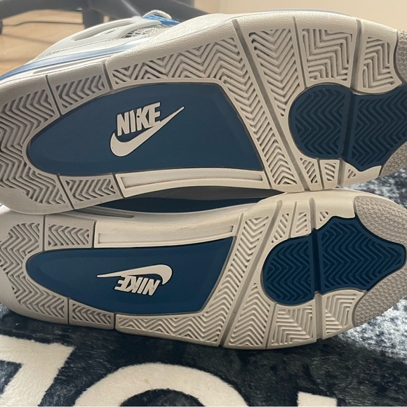 Jordan 4 - Picture 2 of 15